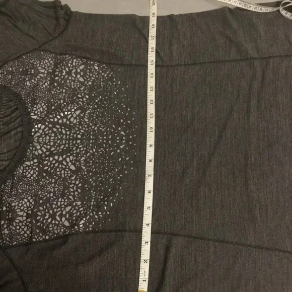 LULULEMON Black Dark Grey Ruffle Run: Wild Short  Sleeve Tech Tee Size 12 - Picture 11 of 14